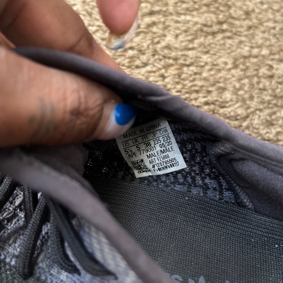 Yeezy - Picture 6 of 6